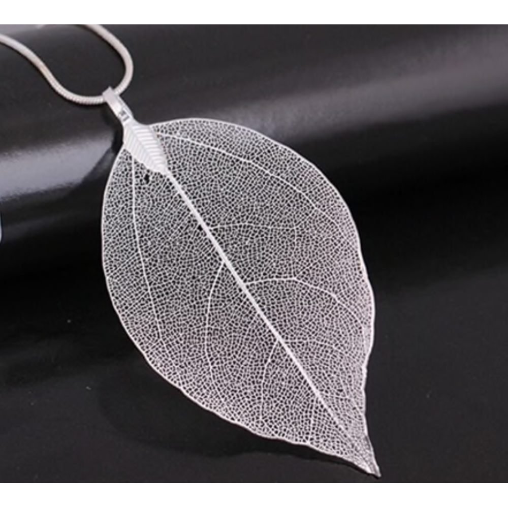 Collier Sautoir Feuille Véritable Trempée Argentée Collier Sautoir Feuille Véritable Trempée Argentée