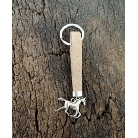 Porte-clé en liège naturel avec pendentif métalique de cheval.