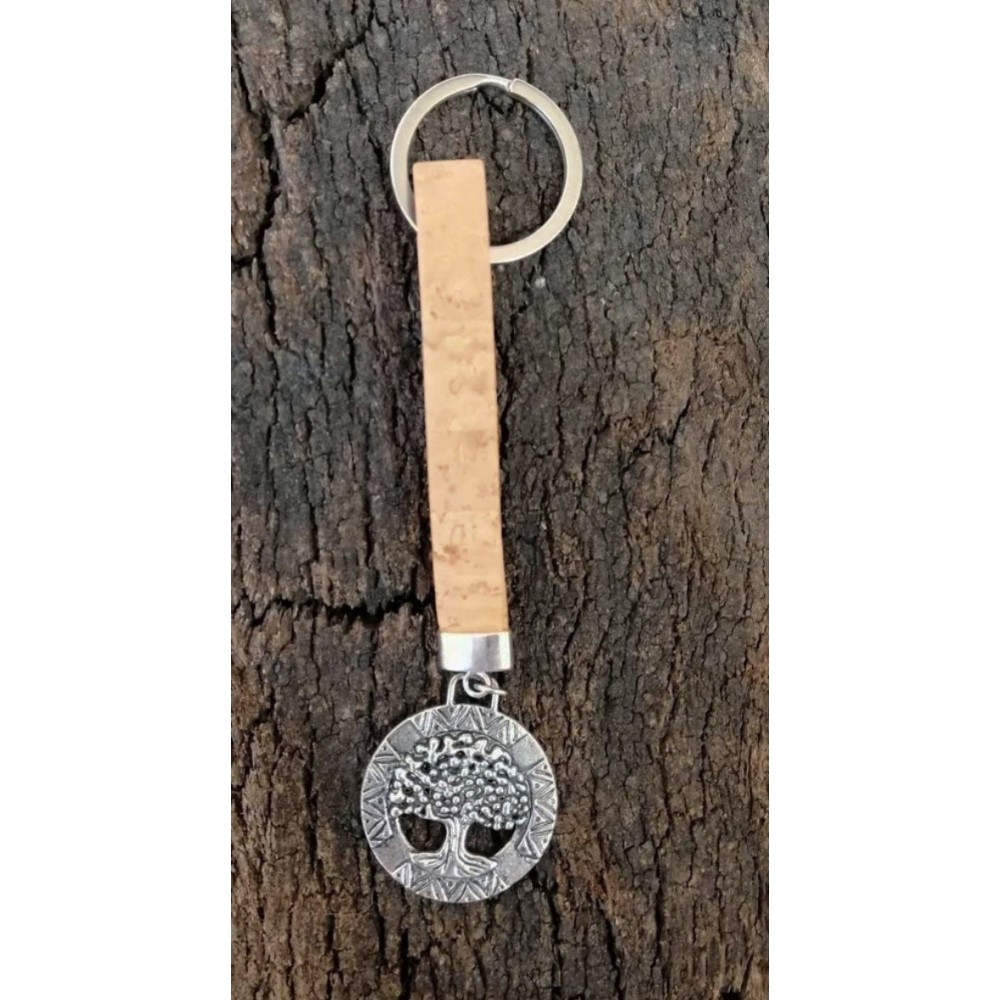 Porte-clé en liège naturel avec pendentif métallique d'arbre de vie en relief avec cercle métal. Porte-clé en liège naturel avec pendentif métallique d'arbre de vie en relief avec cercle métal.
