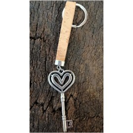 Porte-clé en liège naturel avec pendentif métallique en forme clé coeur