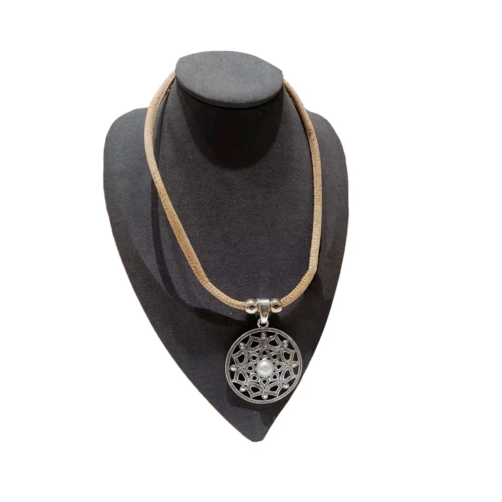 Collier liège avec étoile orientale métallique cercle de métal