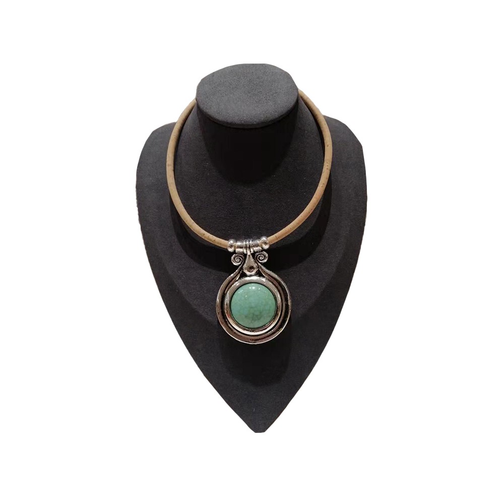 Collier liège avec turquoise dans un cercle de métal Collier liège avec turquoise dans un cercle de métal