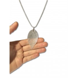 Collier Feuille Véritable Trempée Argentée démonstration transparence