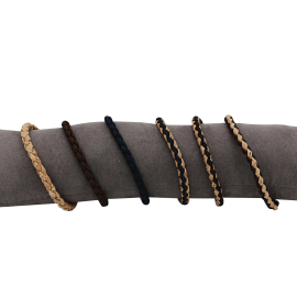 6 bracelets en liège naturel simplement tressé avec des bandes fines.