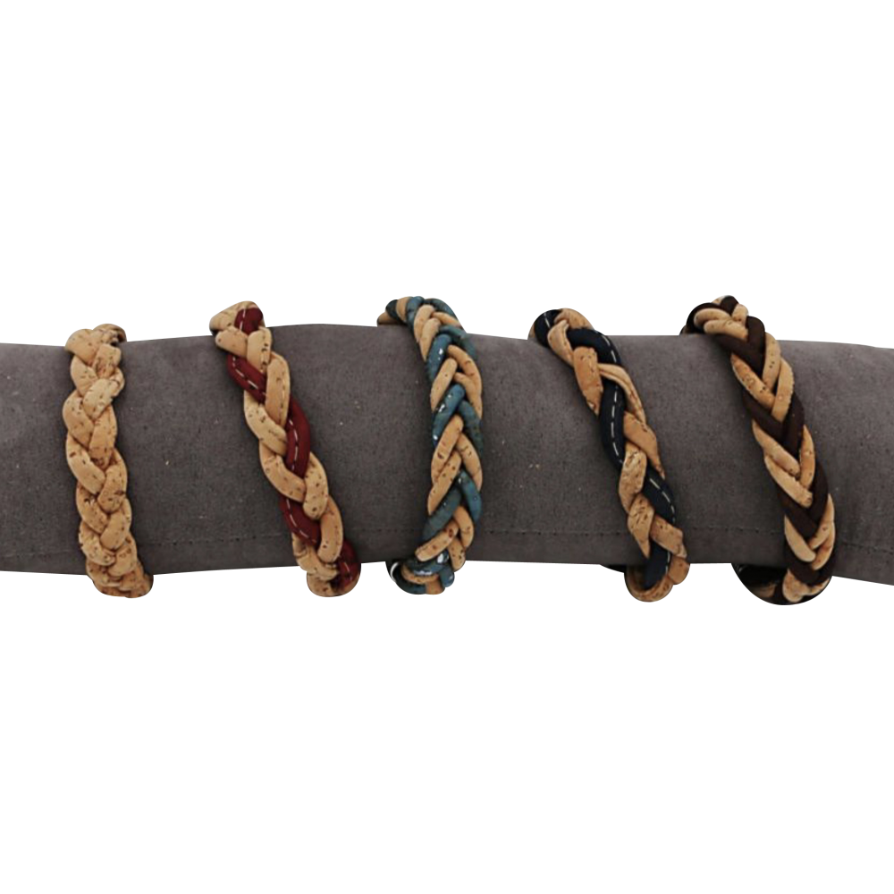 5 bracelets en liège naturel simplement tressé. 5 bracelets en liège naturel simplement tressé.