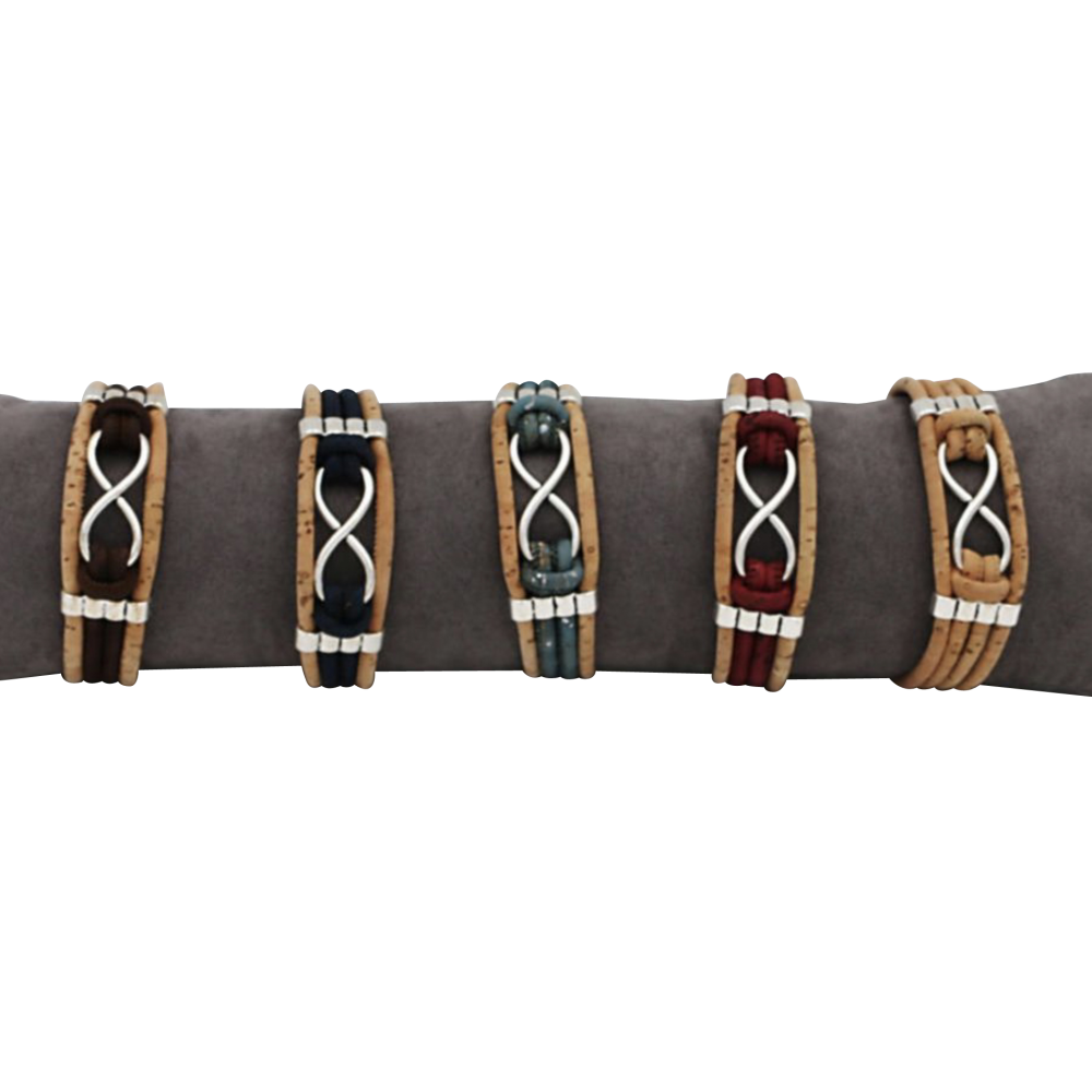 5 bracelets liège naturel avec une pièce métallique en forme d'infini. 5 bracelets liège naturel avec une pièce métallique en forme d'infini.