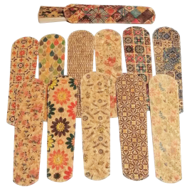 Assortiment d'étuis en liège naturel pour éventail épuré sans motifs.