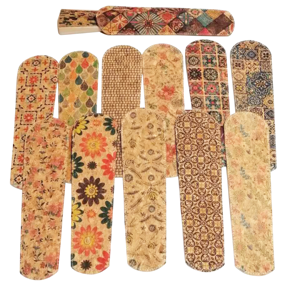 Assortiment d'étuis en liège naturel pour éventail épuré sans motifs. Assortiment d'étuis en liège naturel pour éventail épuré sans motifs.