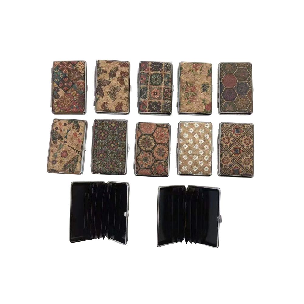 Assortiment de 12 porte-carte en liège naturel. Assortiment de 12 porte-carte en liège naturel.