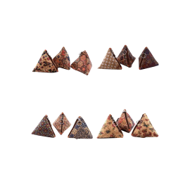 Assortiment de 12 porte-monnaie triangulaire en liège naturel avec motifs variés.